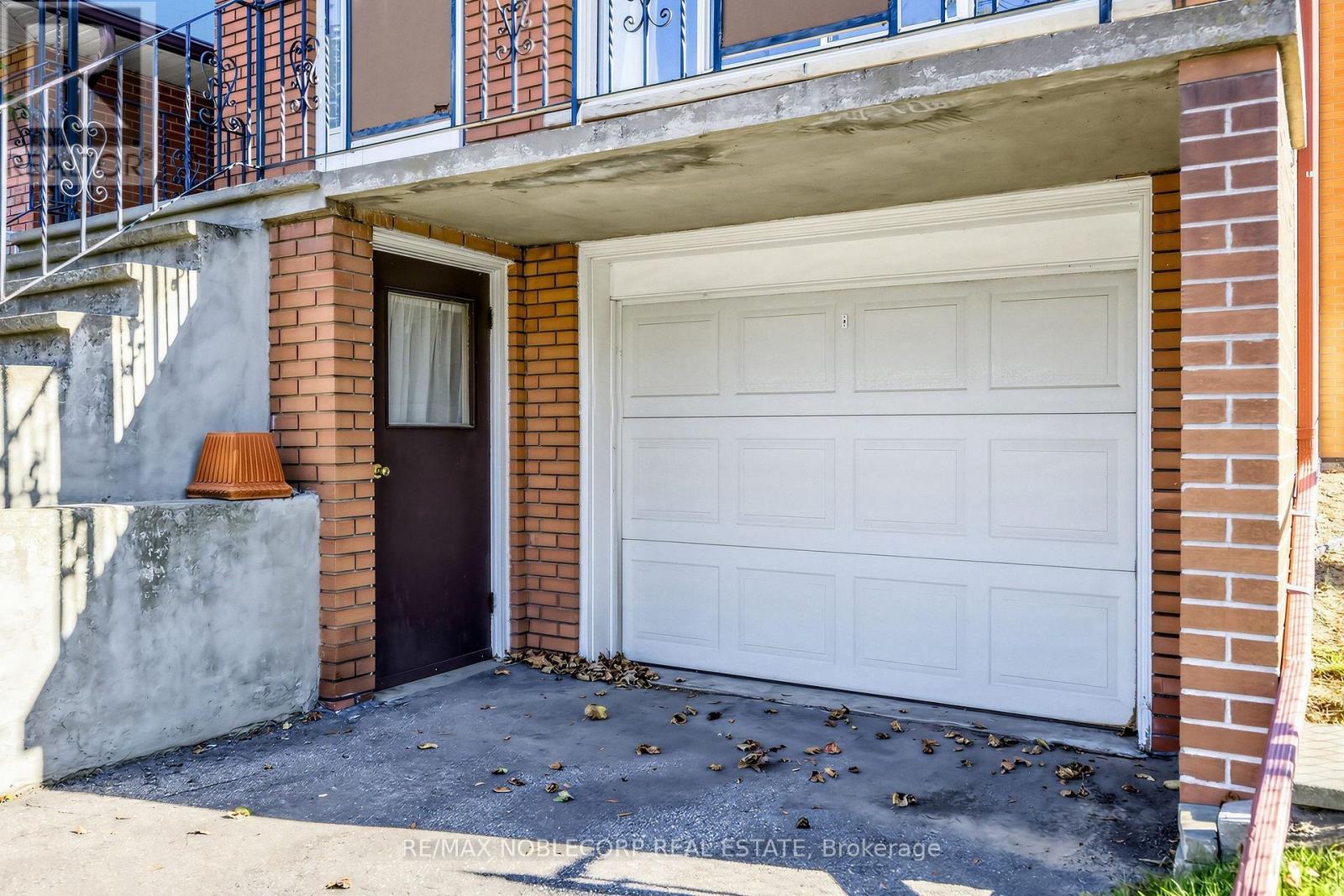 157 Hallmark Avenue, Toronto, Ontario  M8W 4K9 - Photo 3 - W14111710