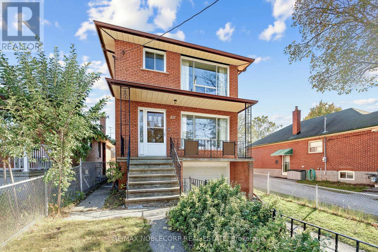 157 Hallmark Avenue, Toronto, Ontario  M8W 4K9 - Photo 2 - W14111710