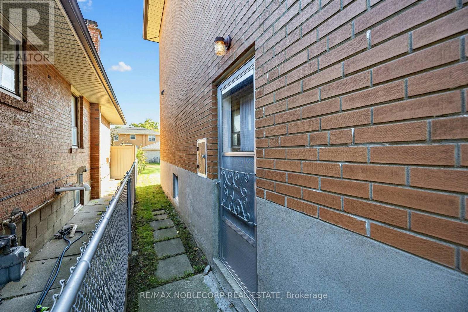 157 Hallmark Avenue, Toronto, Ontario  M8W 4K9 - Photo 33 - W14111710