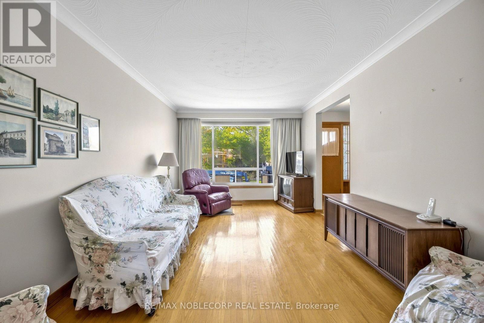 157 Hallmark Avenue, Toronto, Ontario  M8W 4K9 - Photo 6 - W14111710
