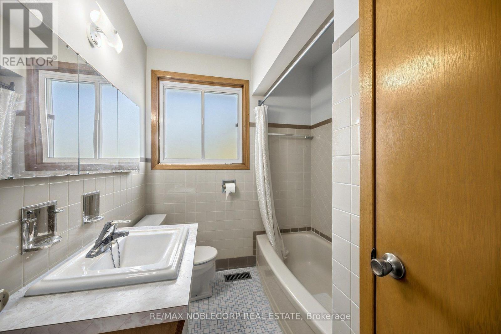 157 Hallmark Avenue, Toronto, Ontario  M8W 4K9 - Photo 21 - W14111710
