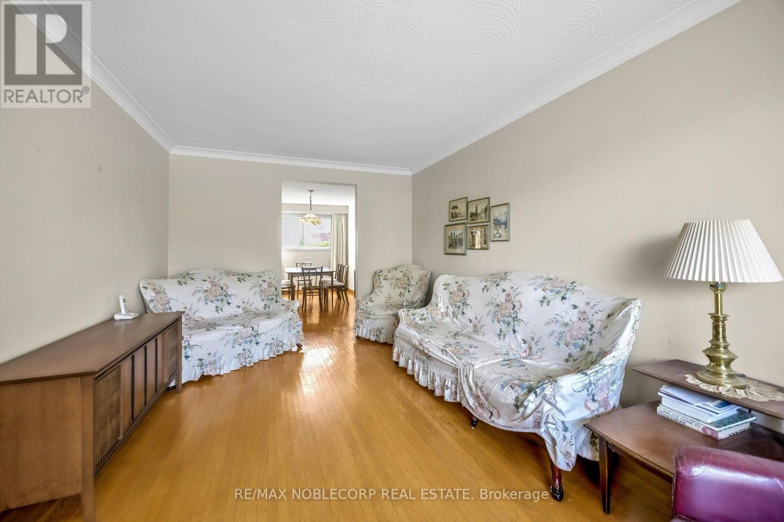 157 Hallmark Avenue, Toronto, Ontario  M8W 4K9 - Photo 7 - W14111710