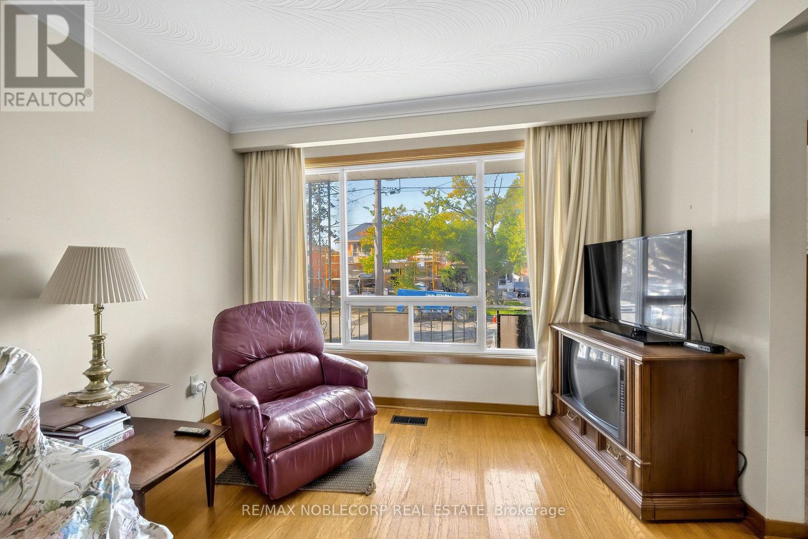 157 Hallmark Avenue, Toronto, Ontario  M8W 4K9 - Photo 8 - W14111710