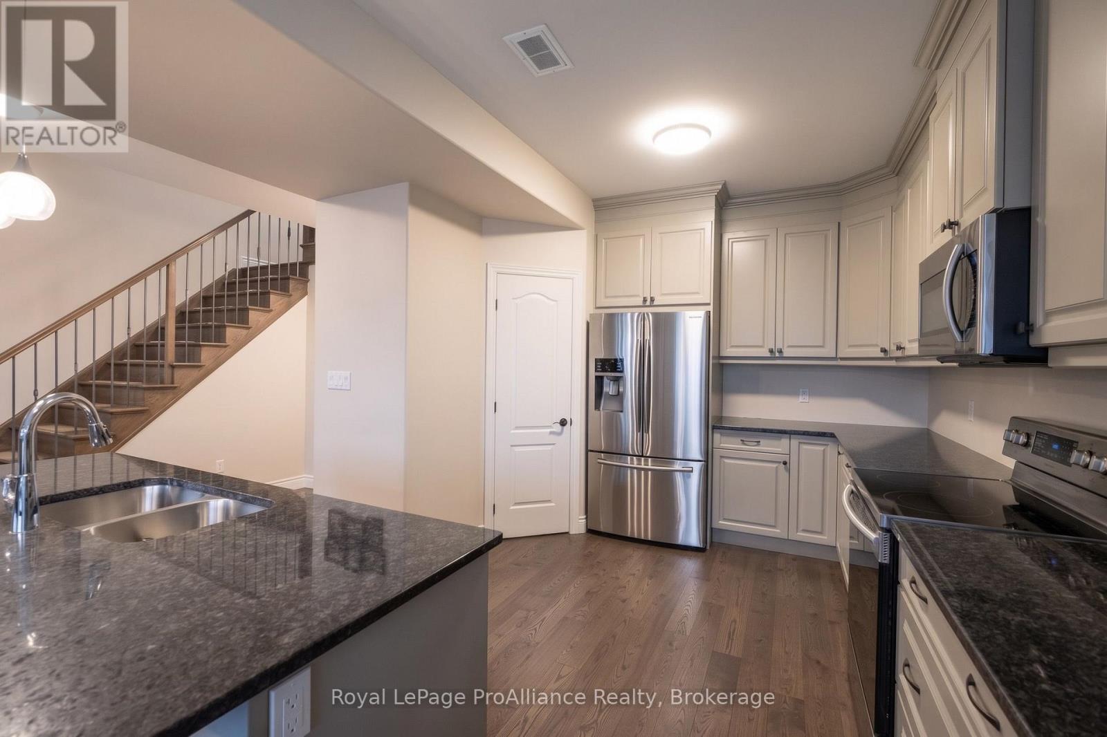 66 Farmington Crescent, Belleville, Ontario  K8N 0J8 - Photo 3 - X14111814