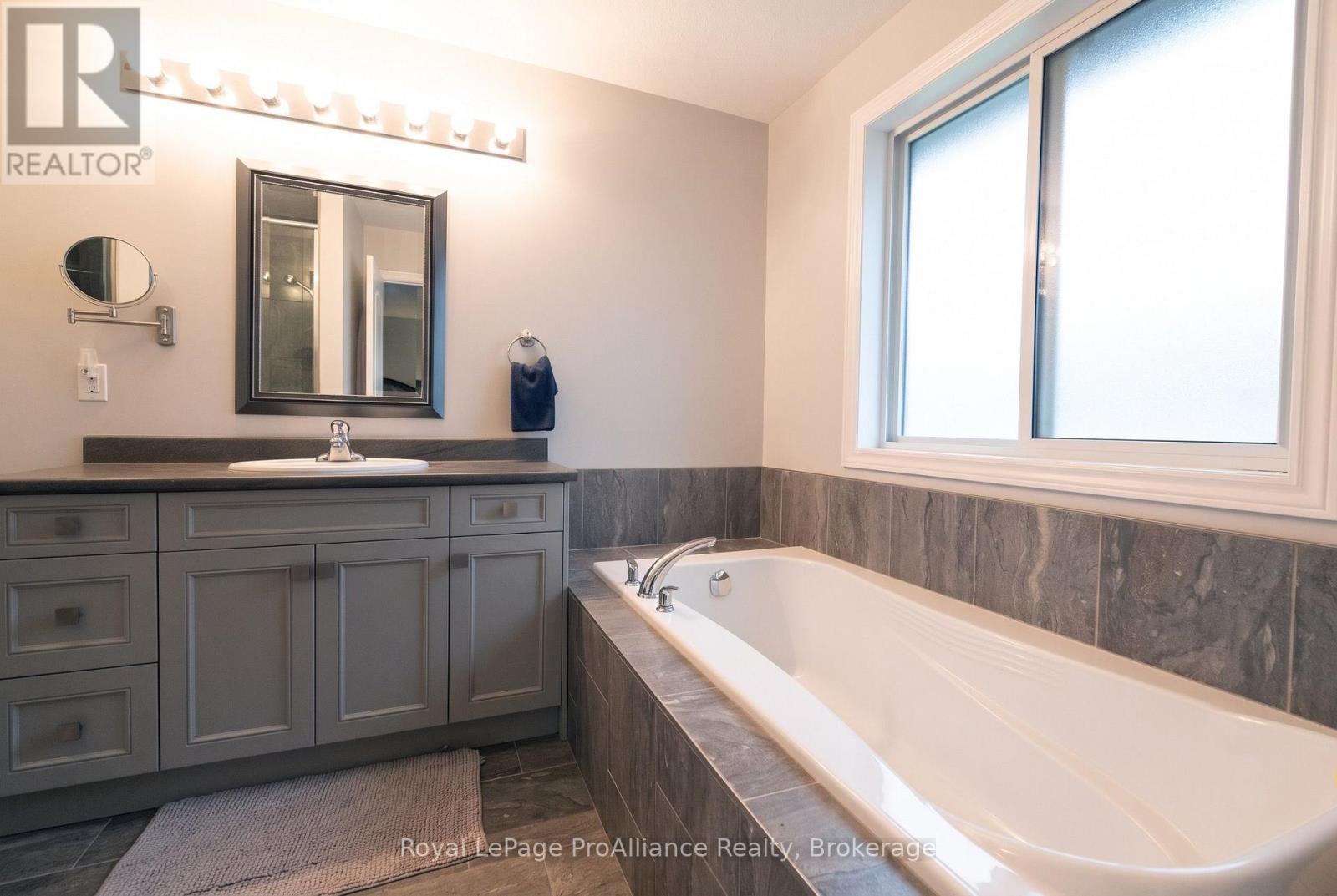 66 Farmington Crescent, Belleville, Ontario  K8N 0J8 - Photo 8 - X14111814