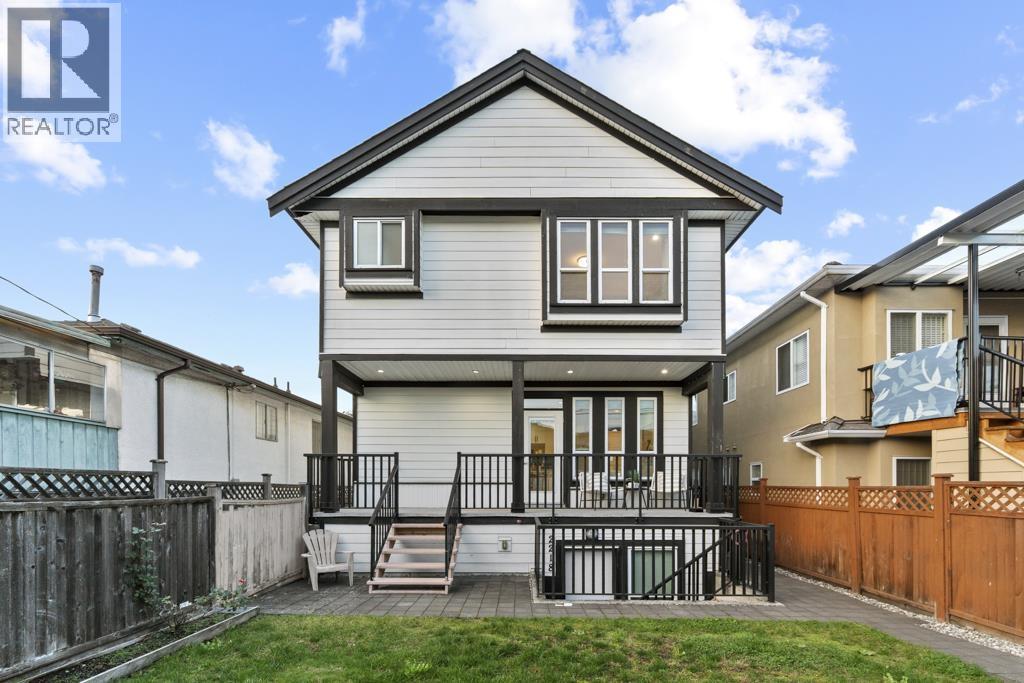 2216 MANNERING AVENUE, Vancouver, British Columbia