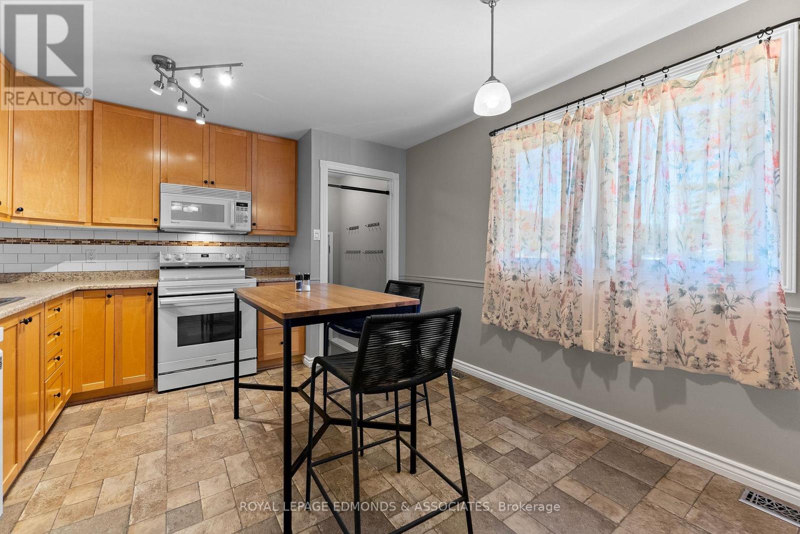 10 William Street, Petawawa, Ontario  K8H 2K4 - Photo 18 - X14111770