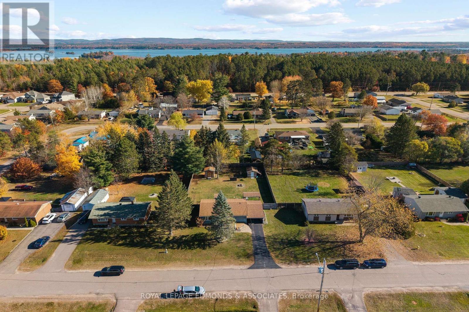 10 William Street, Petawawa, Ontario  K8H 2K4 - Photo 2 - X14111770