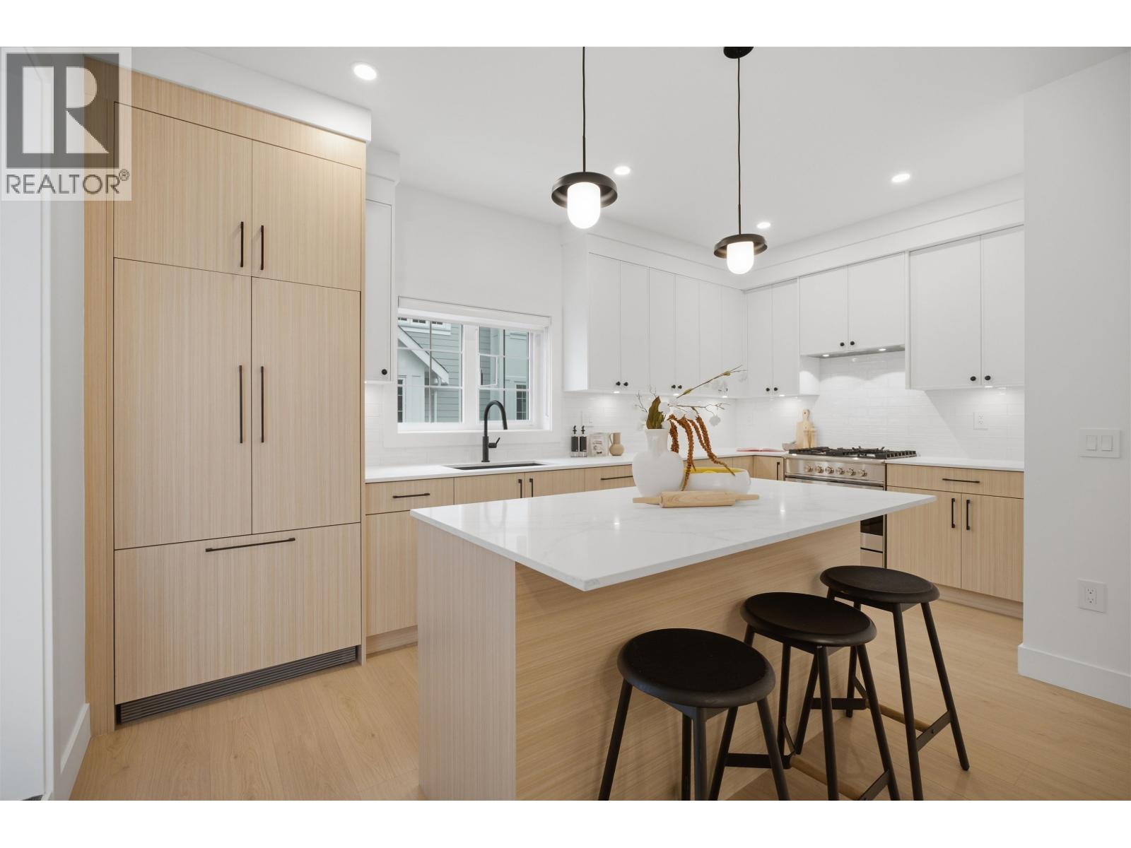 2 2807 ST ANDREWS STREET, Port Moody, British Columbia