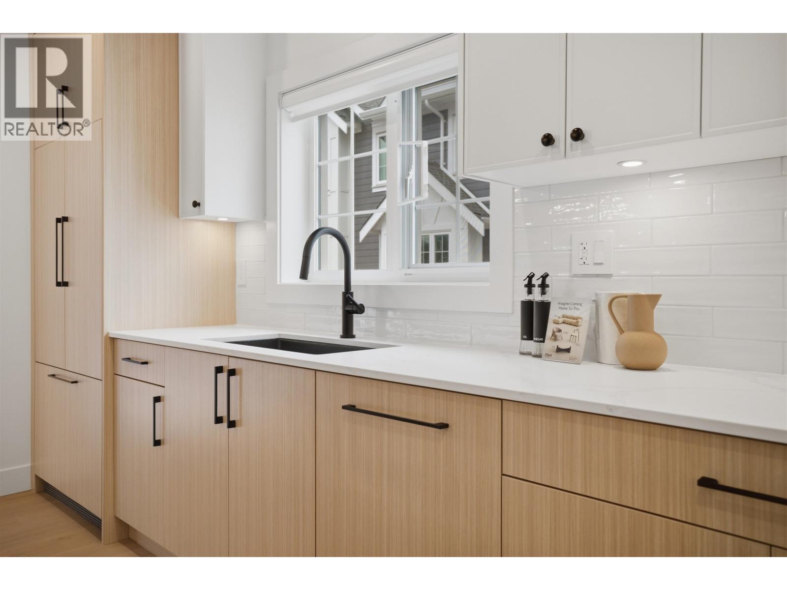 2 2807 St Andrews Street, Port Moody, British Columbia V3H 0N6 - Photo 4 - R3173806