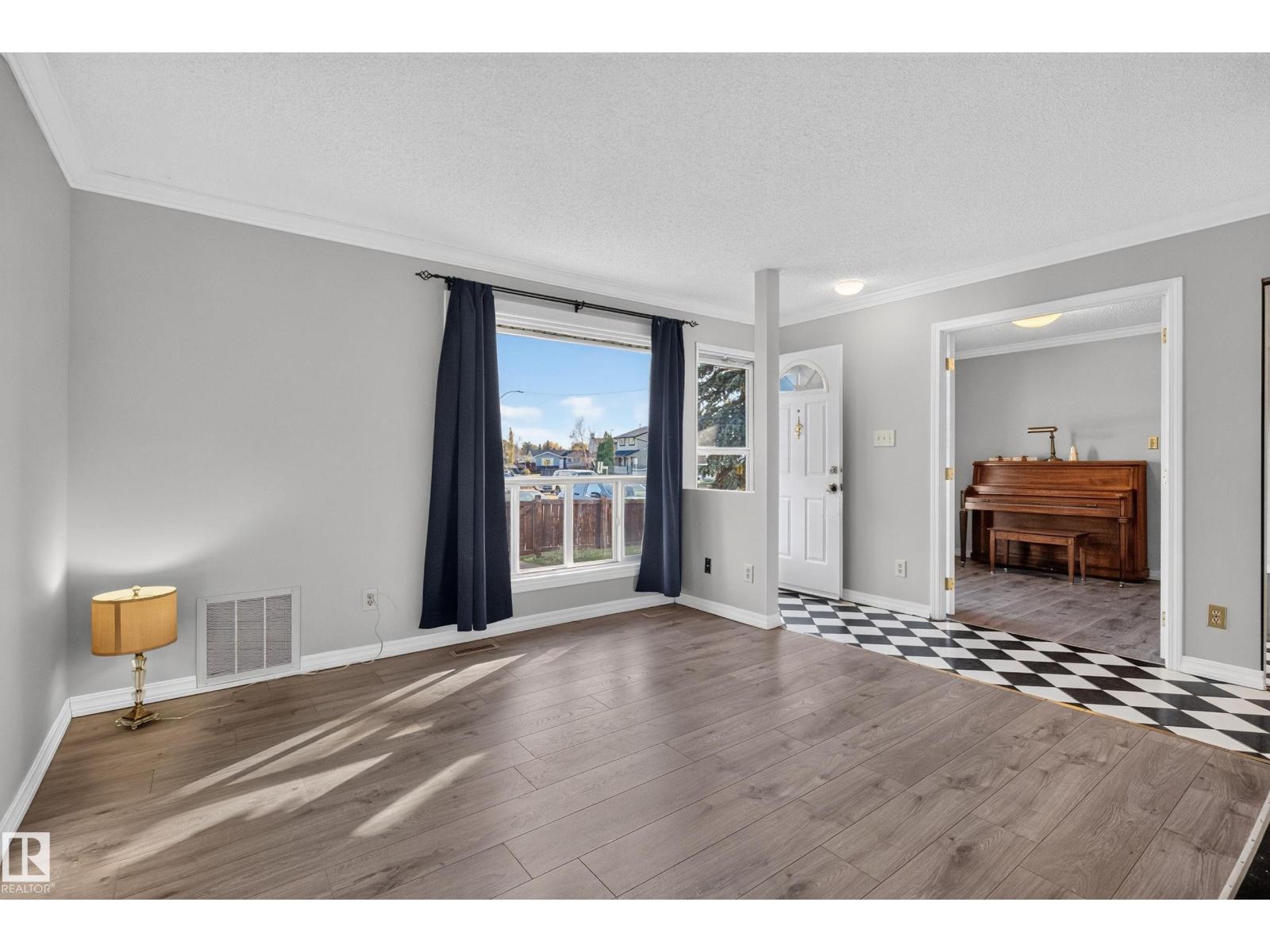 2332 151 Av NW, Edmonton, Alberta  T5Y 2L1 - Photo 4 - E4513866