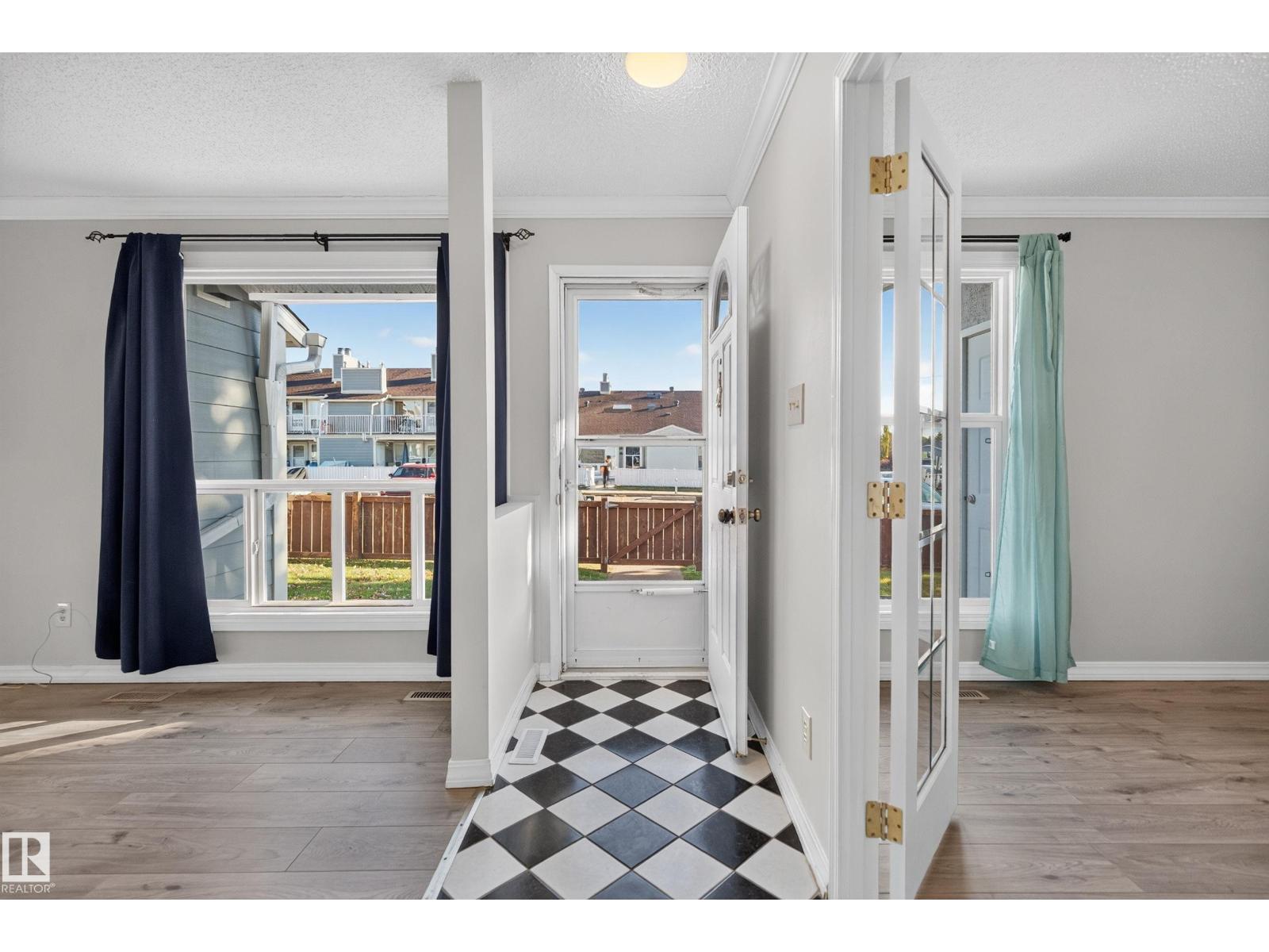 2332 151 Av NW, Edmonton, Alberta  T5Y 2L1 - Photo 1 - E4513866