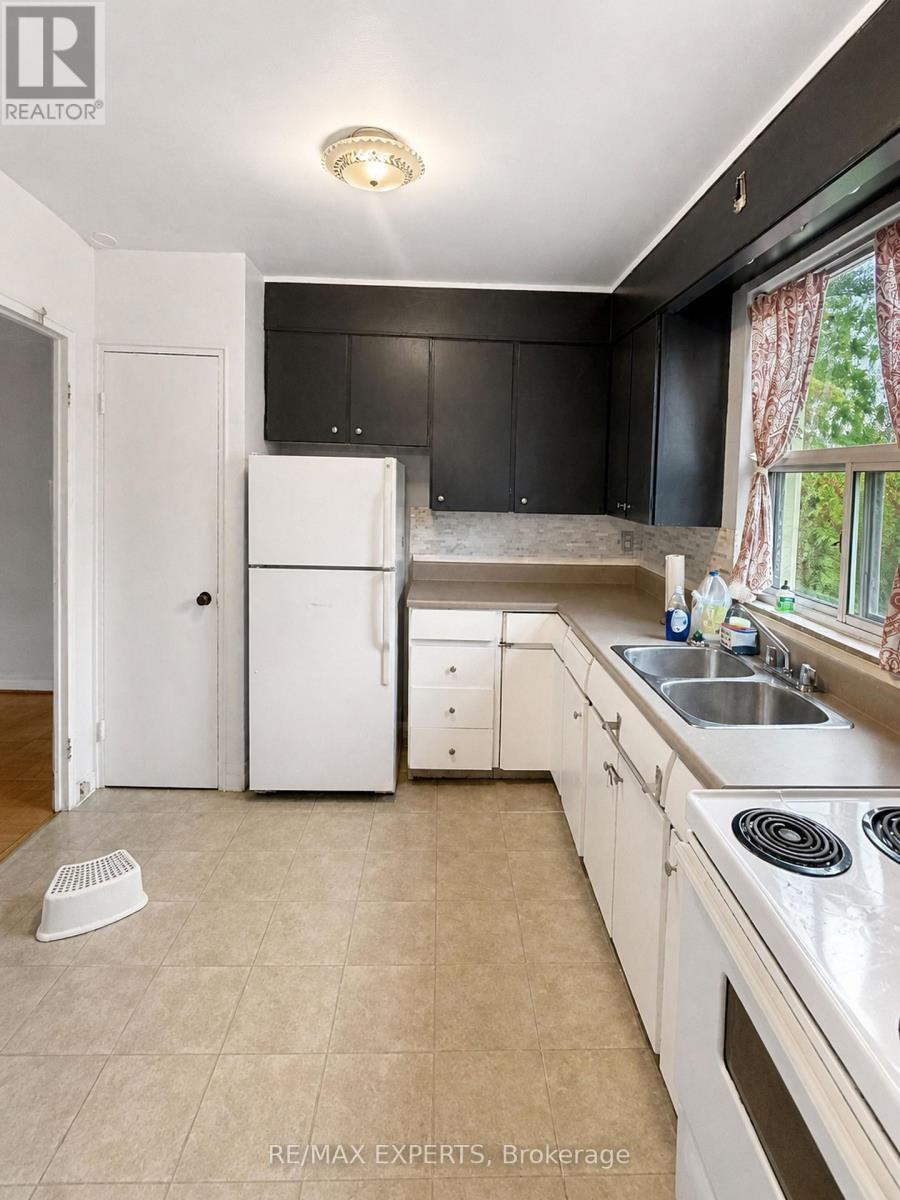 6 - 26 Fraserwood Avenue, Toronto, Ontario  M6B 2N5 - Photo 12 - C14111780
