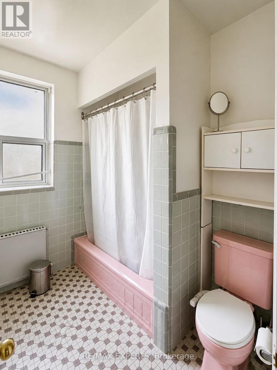 6 - 26 Fraserwood Avenue, Toronto, Ontario  M6B 2N5 - Photo 3 - C14111780