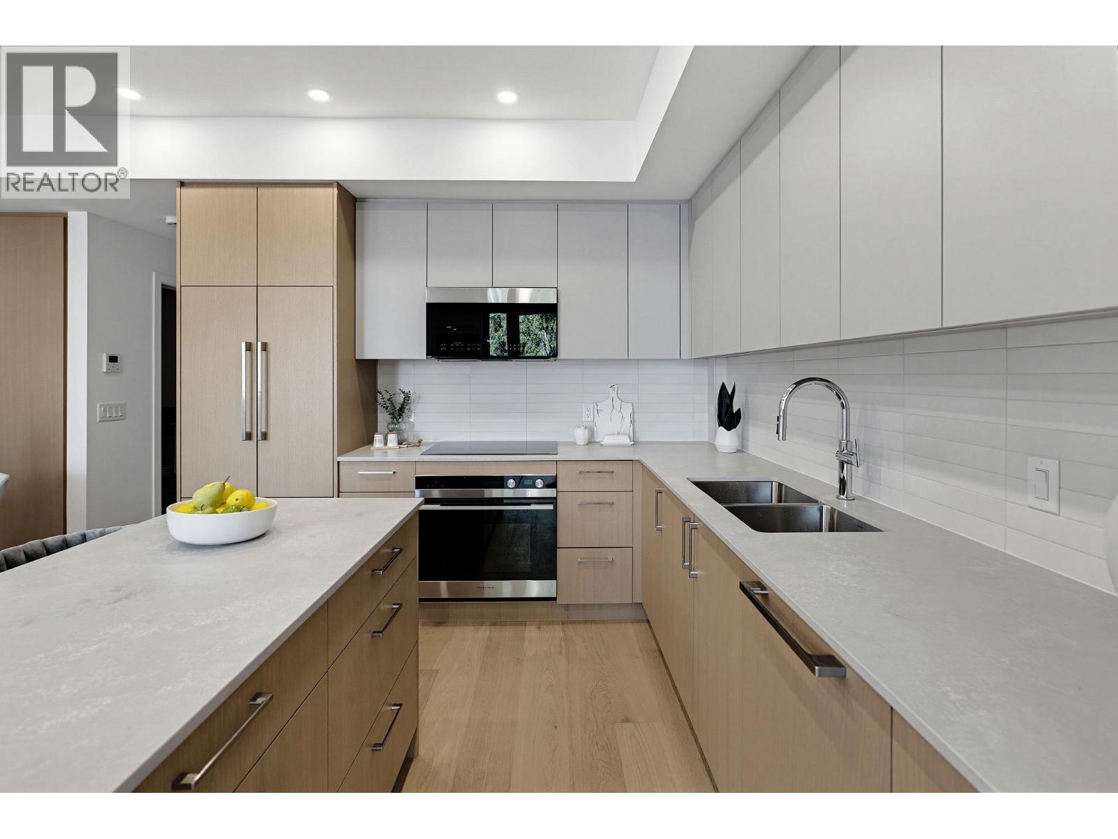 1 60 E 17TH AVENUE