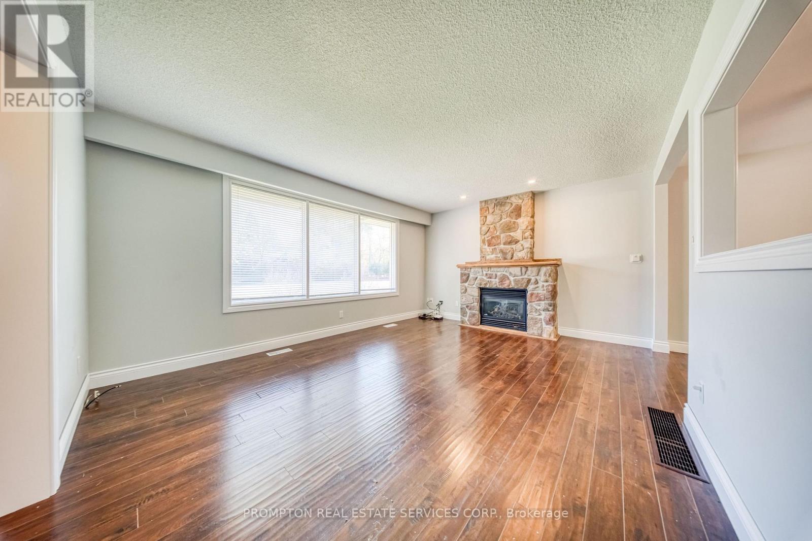 19786 Yonge Street, East Gwillimbury, Ontario  L9N 1A9 - Photo 4 - N14111802