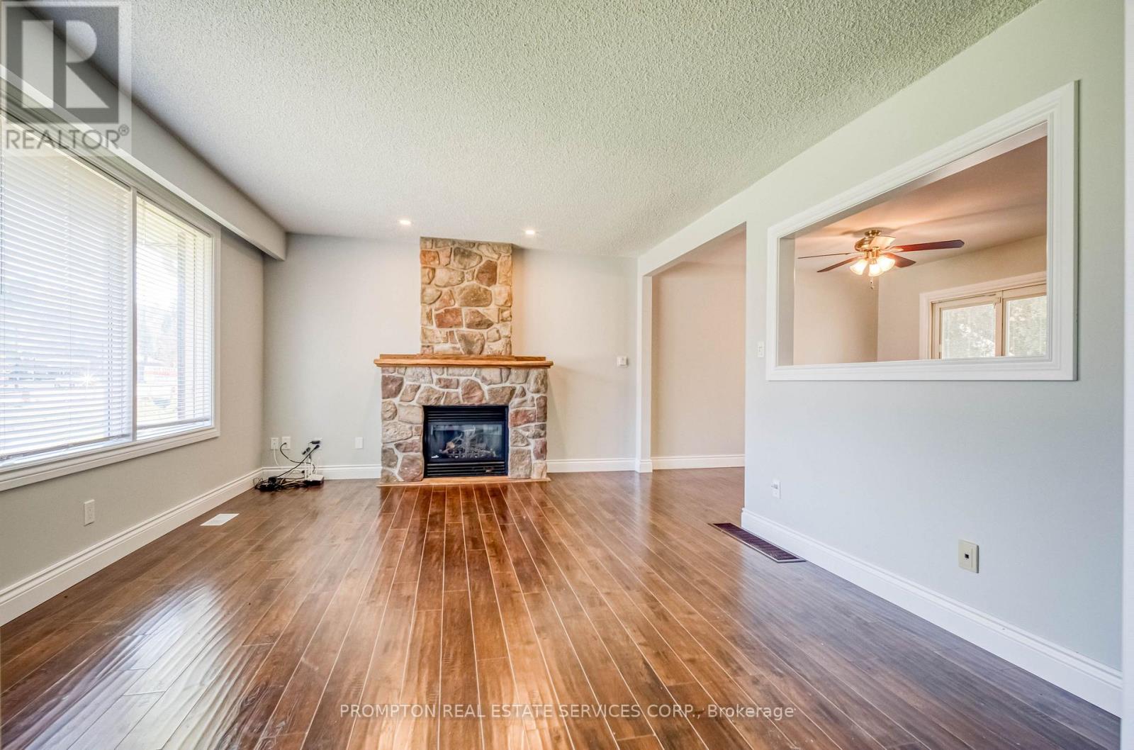 19786 Yonge Street, East Gwillimbury, Ontario  L9N 1A9 - Photo 5 - N14111802