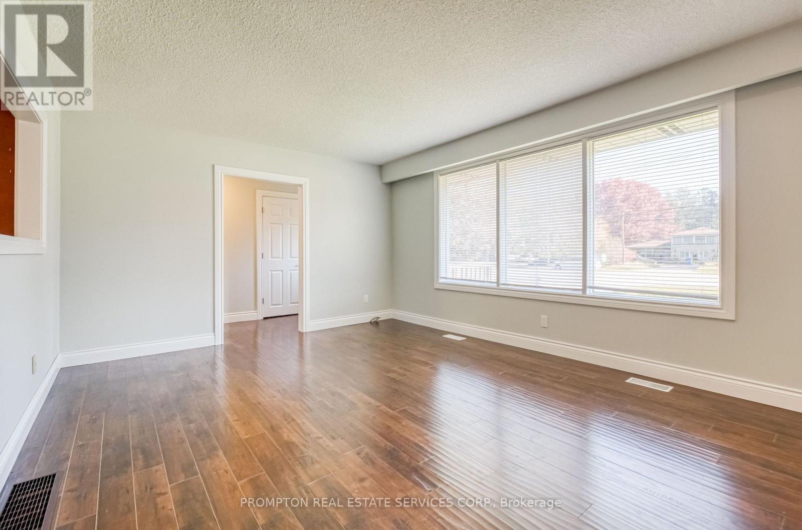 19786 Yonge Street, East Gwillimbury, Ontario  L9N 1A9 - Photo 6 - N14111802