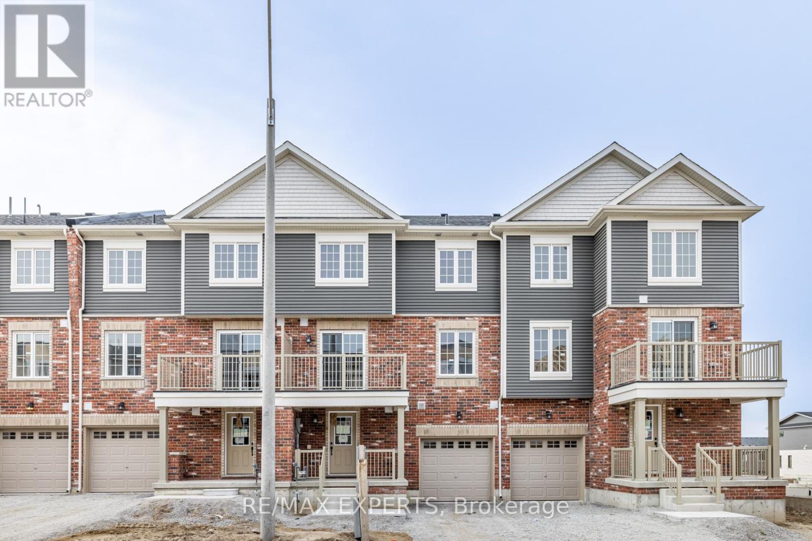 13 Silo Mews, Barrie, Ontario  L9J 0C2 - Photo 2 - S14111836