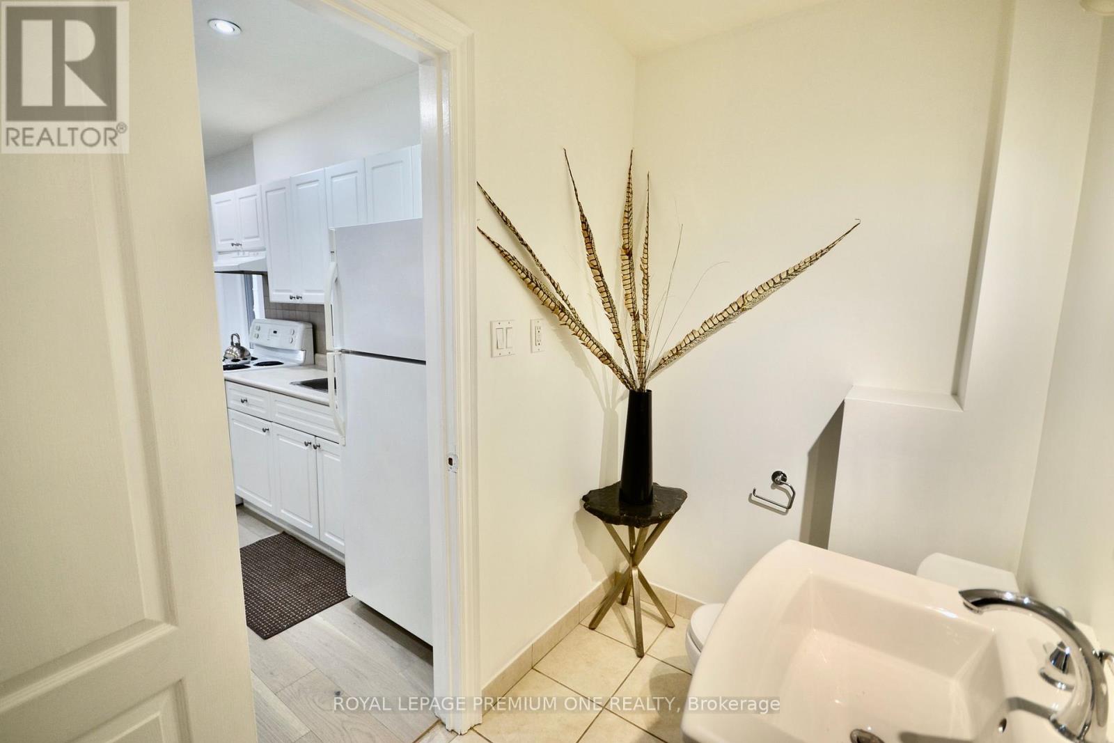 B - 312 Rustic Road, Toronto, Ontario  M6L 1W5 - Photo 14 - W14111732