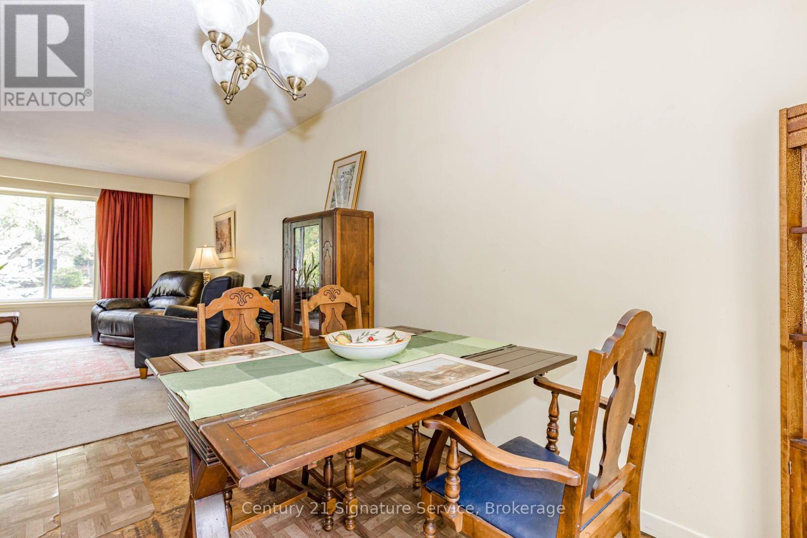 2588 Pinkwell Drive, Mississauga, Ontario  L5K 2B4 - Photo 14 - W14111746
