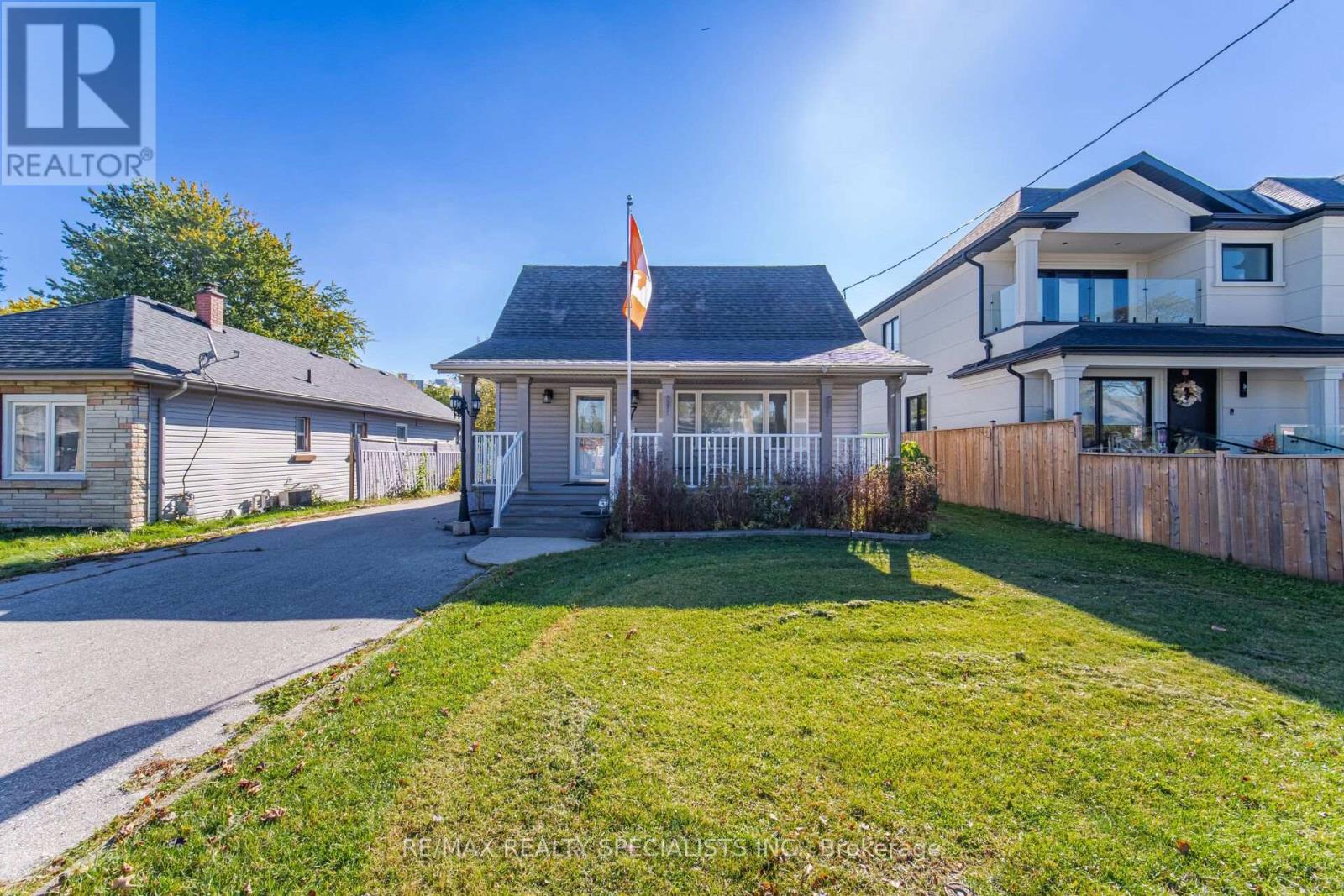 87 Woodward Avenue, Brampton, Ontario  L6V 1K5 - Photo 1 - W14111844