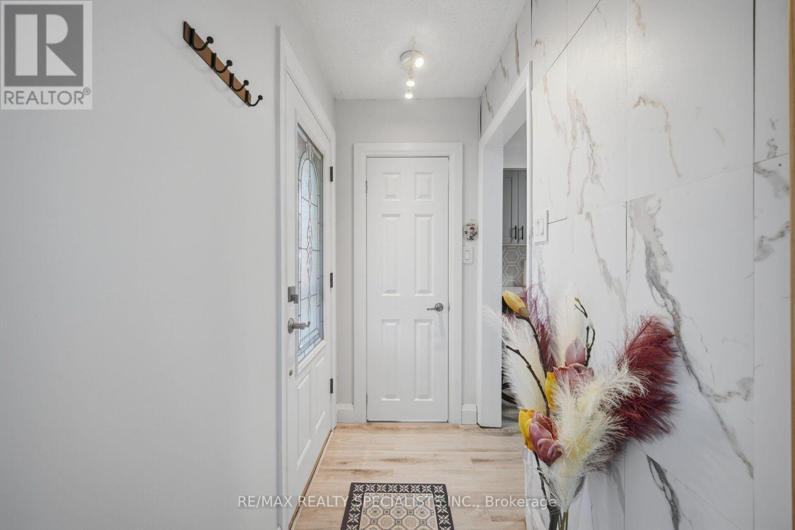 87 Woodward Avenue, Brampton, Ontario  L6V 1K5 - Photo 4 - W14111844