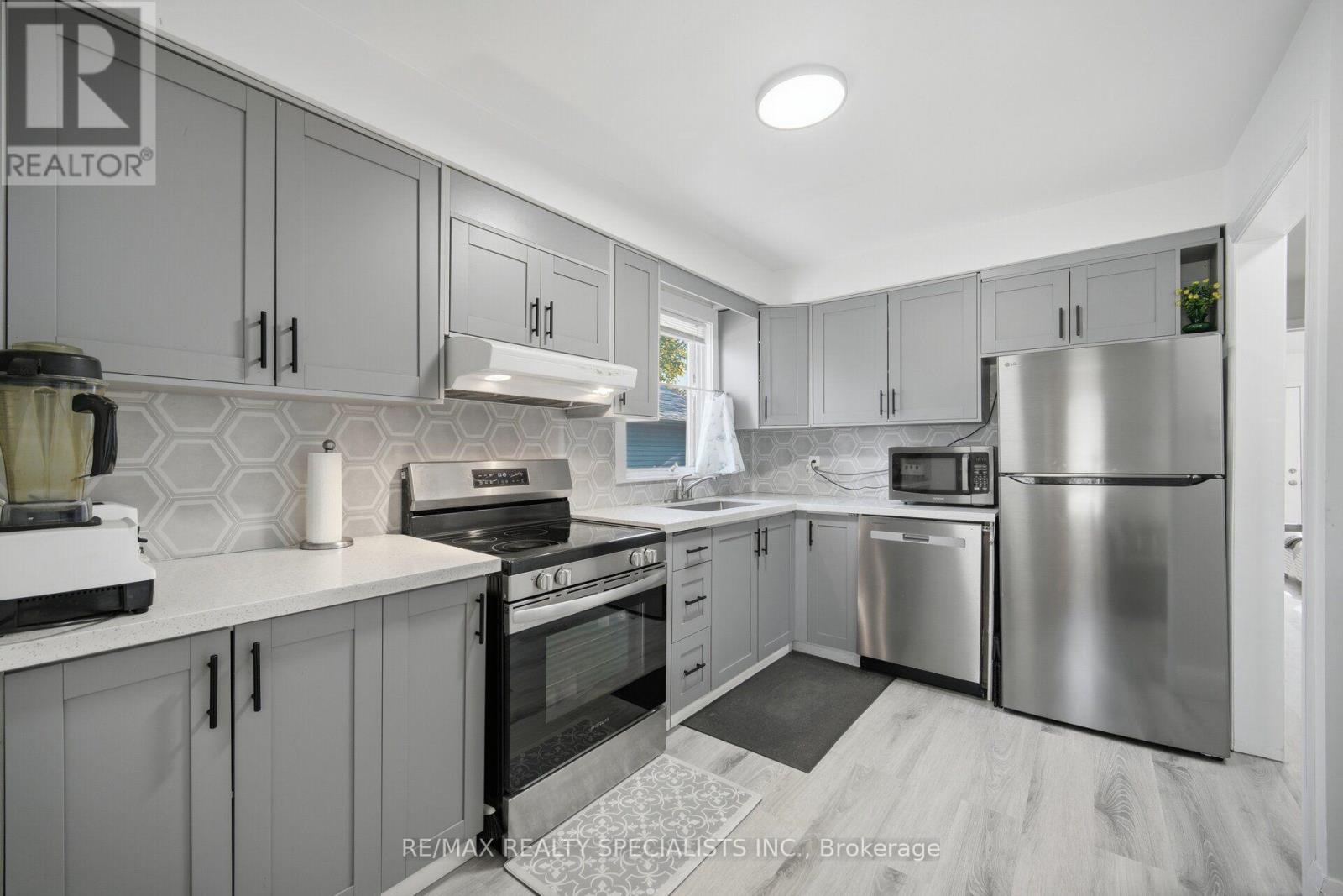 87 Woodward Avenue, Brampton, Ontario  L6V 1K5 - Photo 8 - W14111844