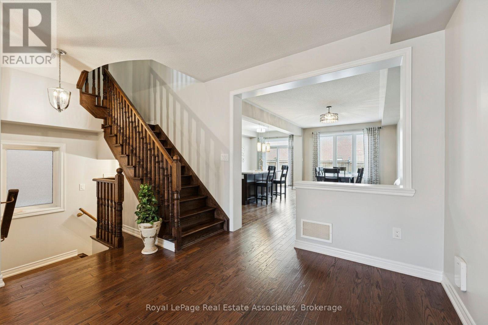 12 Diamond Leaf Lane, Halton Hills, Ontario  L7G 0G7 - Photo 11 - W14111852
