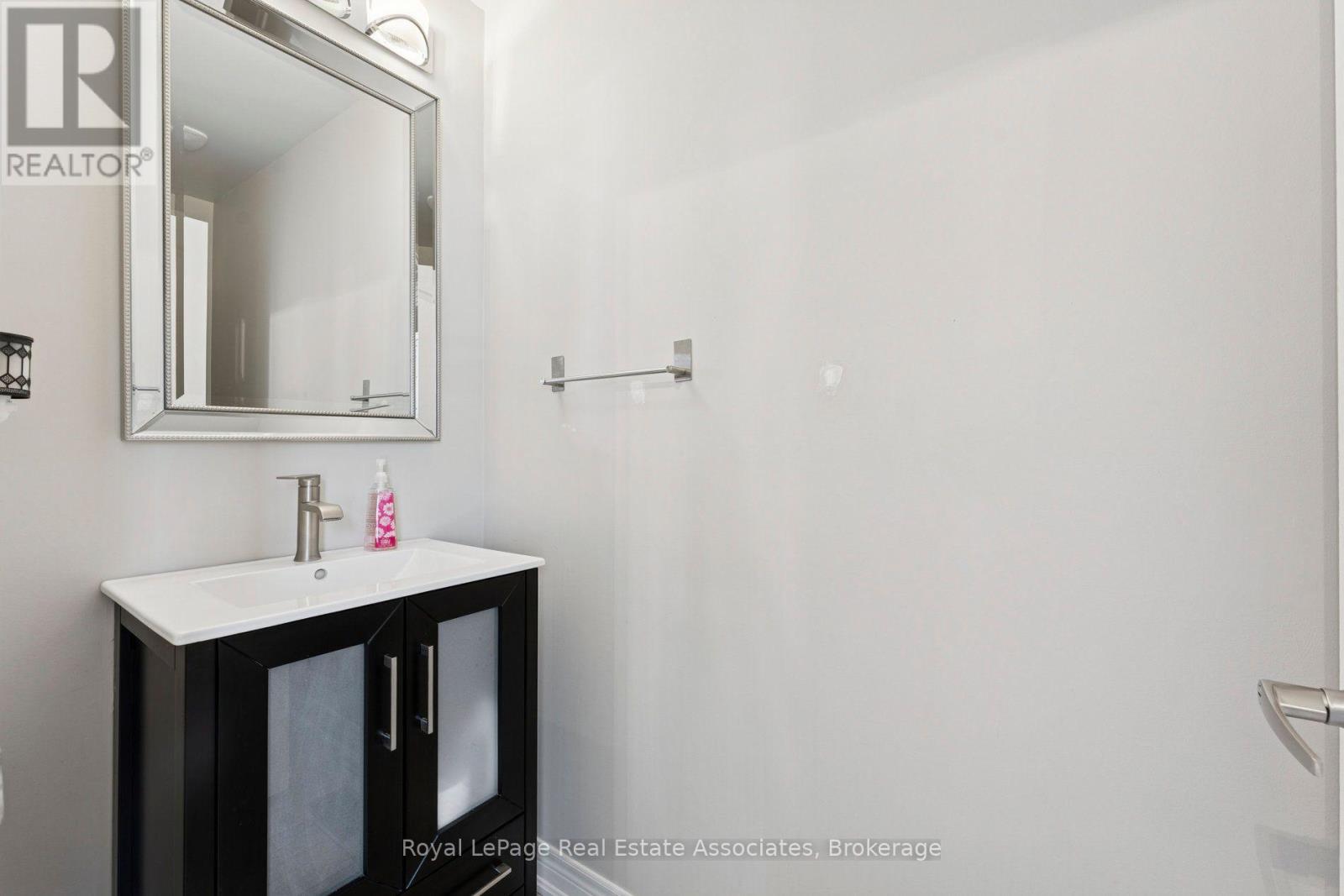 12 Diamond Leaf Lane, Halton Hills, Ontario  L7G 0G7 - Photo 16 - W14111852