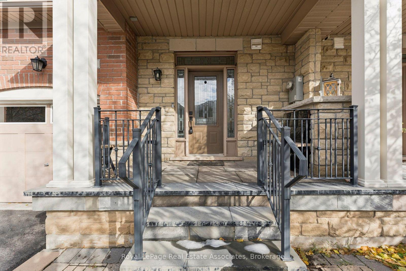 12 Diamond Leaf Lane, Halton Hills, Ontario  L7G 0G7 - Photo 2 - W14111852