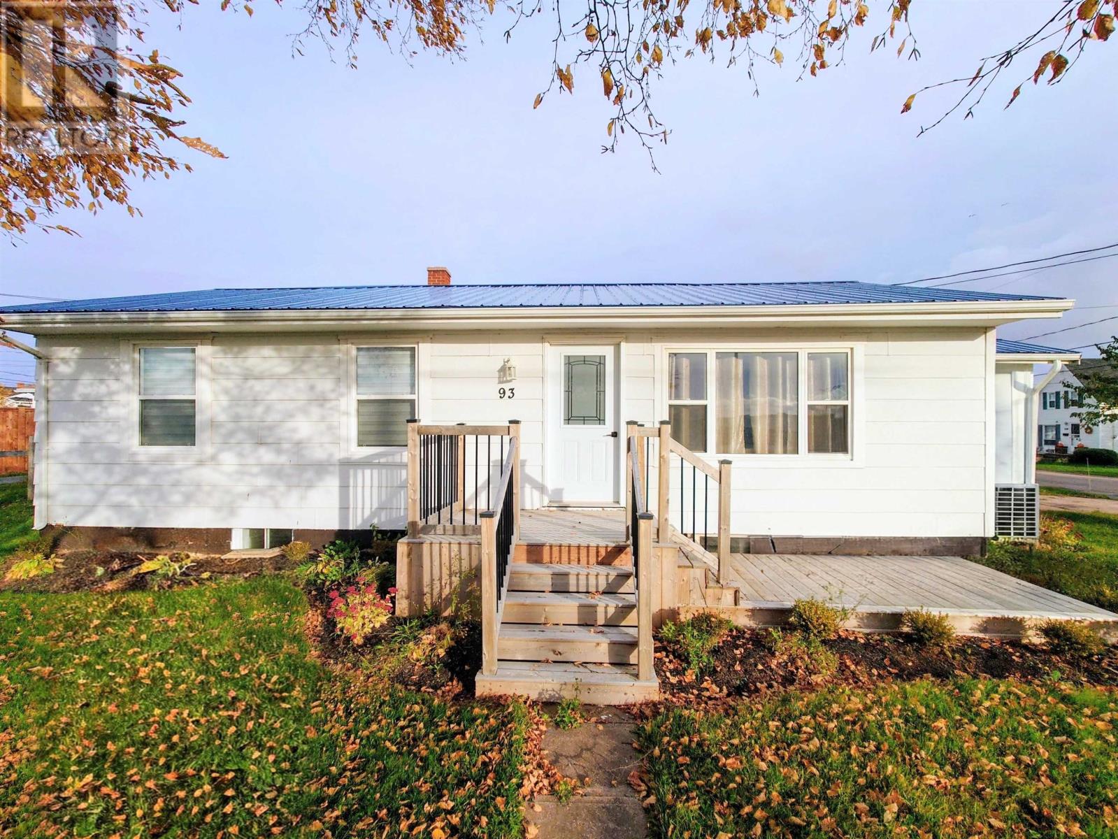 93 Northumberland Street, Summerside, Prince Edward Island  C1N 3W7 - Photo 1 - 202626539