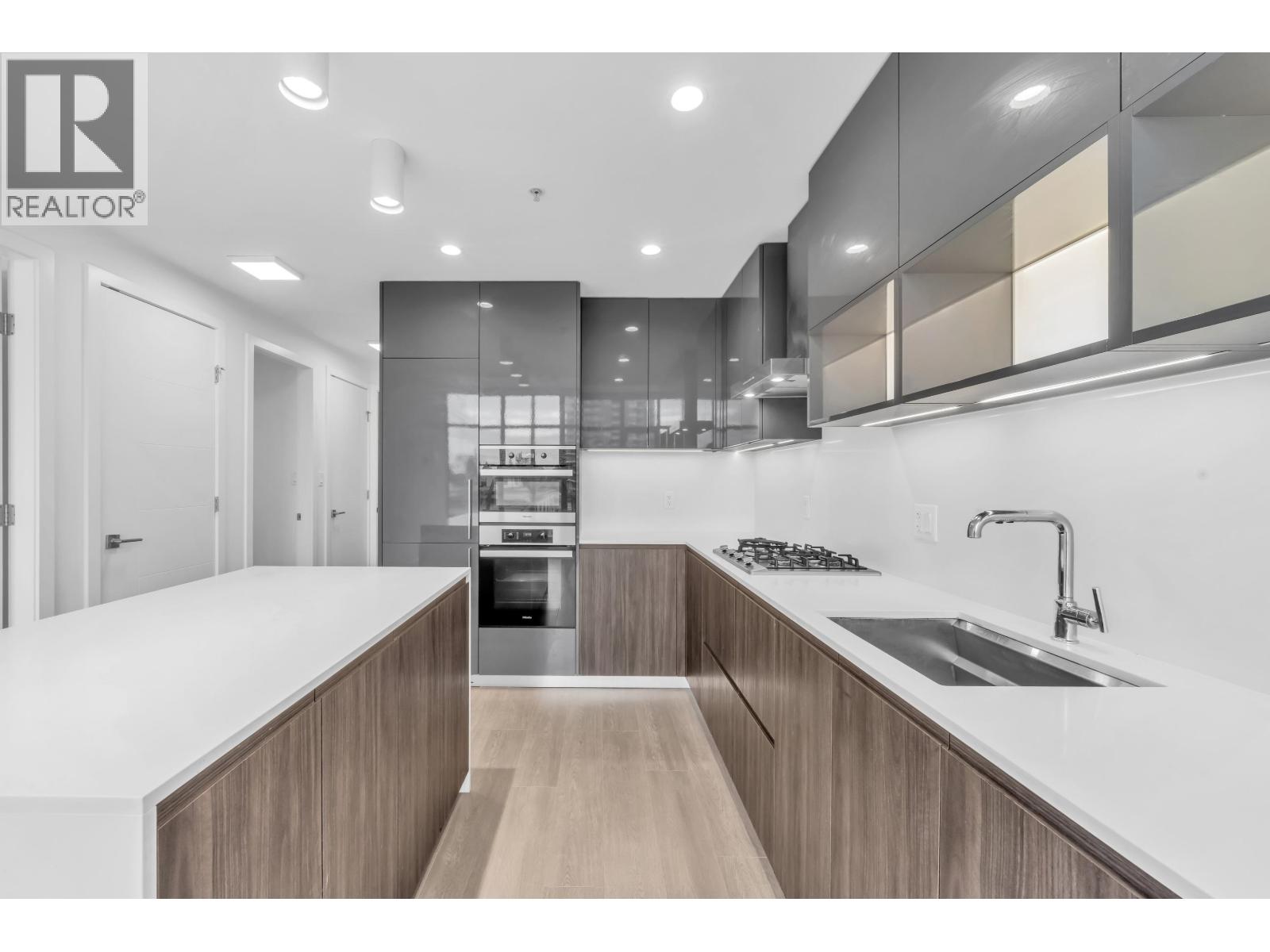 305 6511 Sussex Avenue, Burnaby, British Columbia  V5H 0K5 - Photo 5 - R3177543