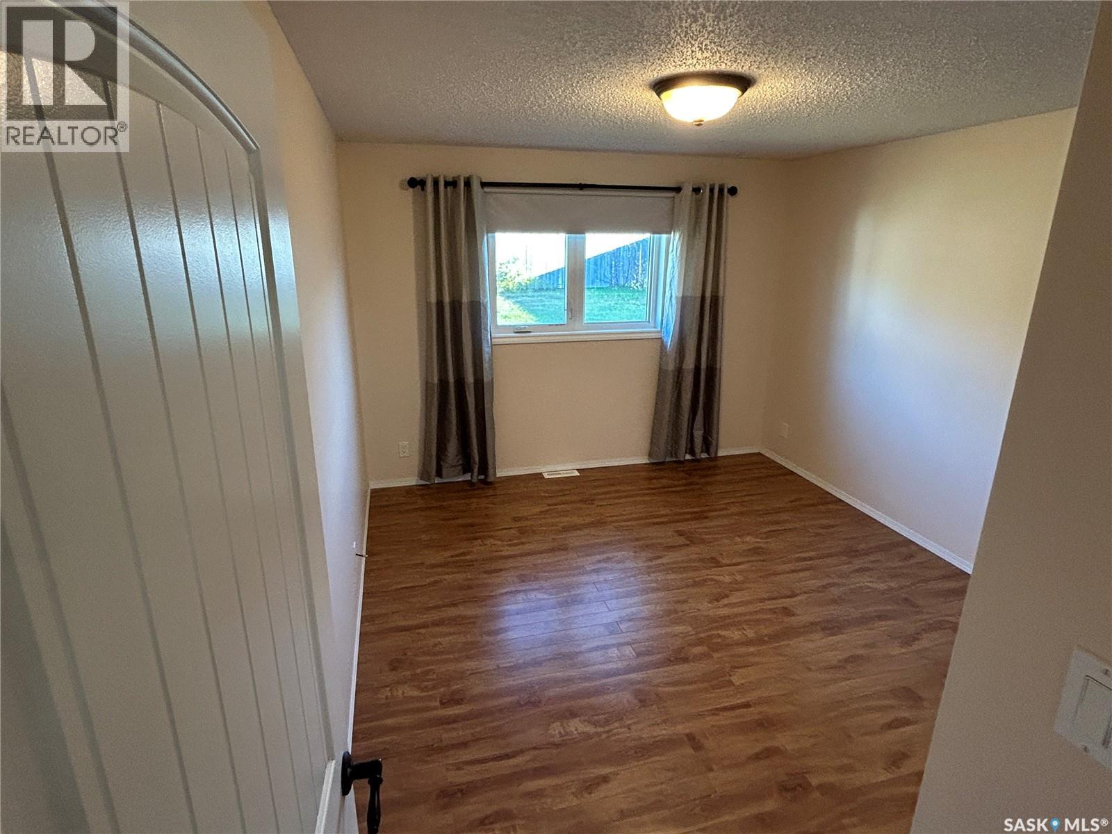 394 Standard Street, Pennant, Saskatchewan  S0N 1X0 - Photo 13 - SK051814