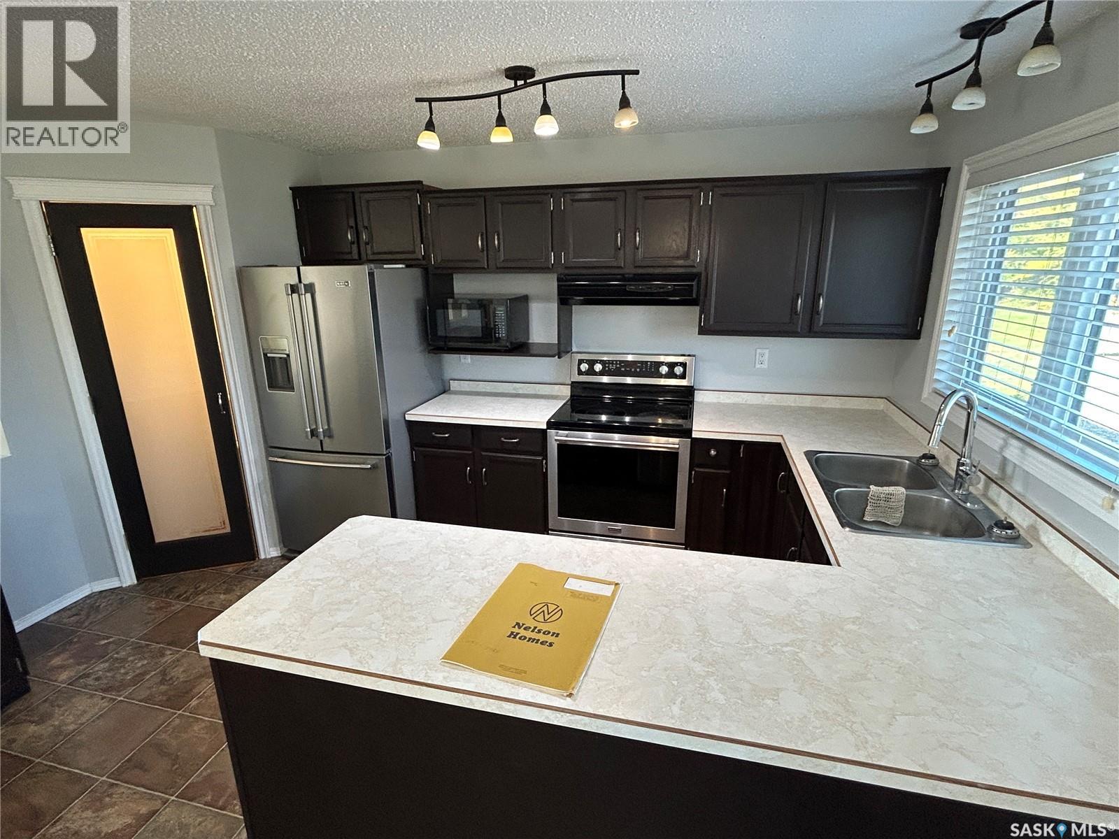 394 Standard Street, Pennant, Saskatchewan  S0N 1X0 - Photo 4 - SK051814