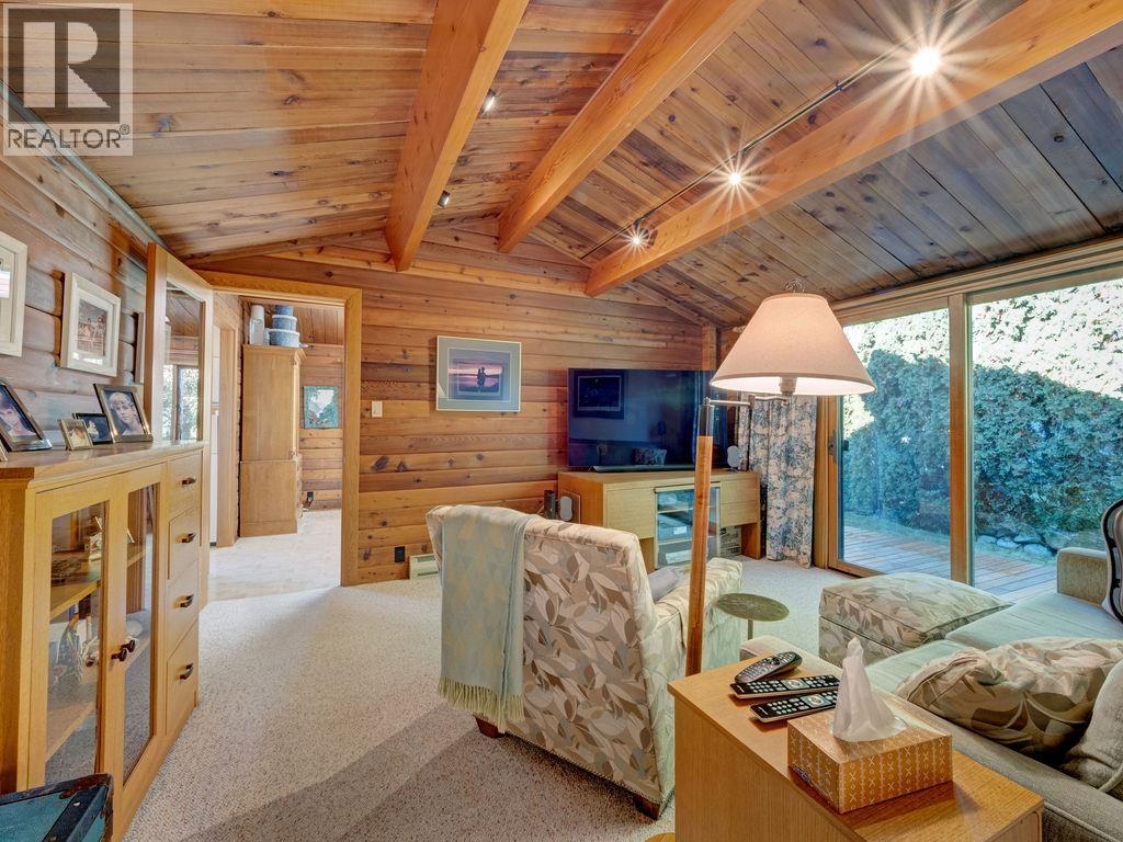 5229 YACHT ROAD