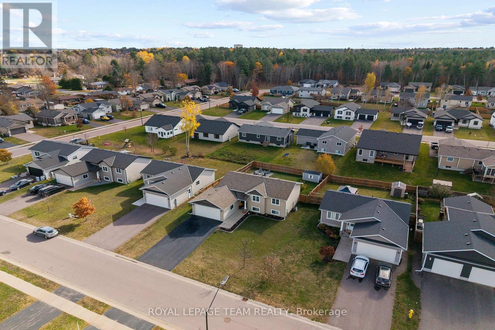 9 Terrance Drive, Petawawa, Ontario  K8H 0G3 - Photo 2 - X14111930