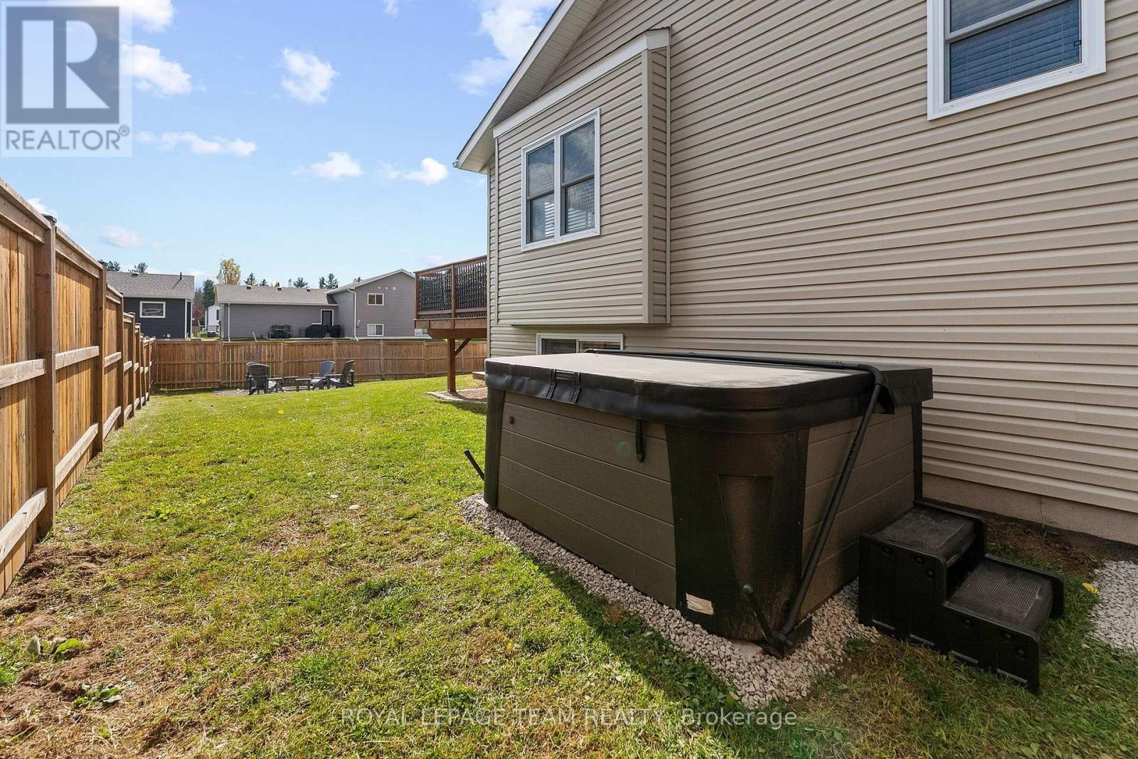 9 Terrance Drive, Petawawa, Ontario  K8H 0G3 - Photo 32 - X14111930