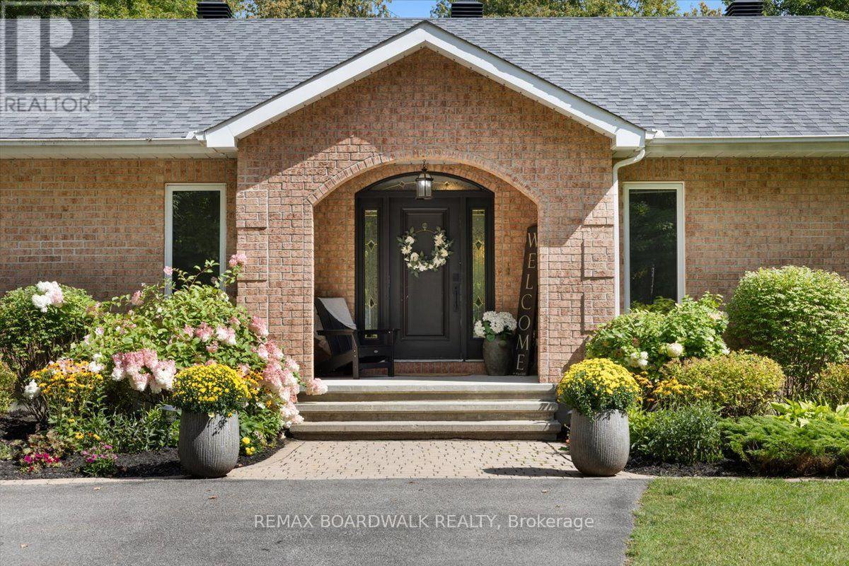 1424 Sherruby Way, Ottawa, Ontario  K2W 1B1 - Photo 2 - X14112066
