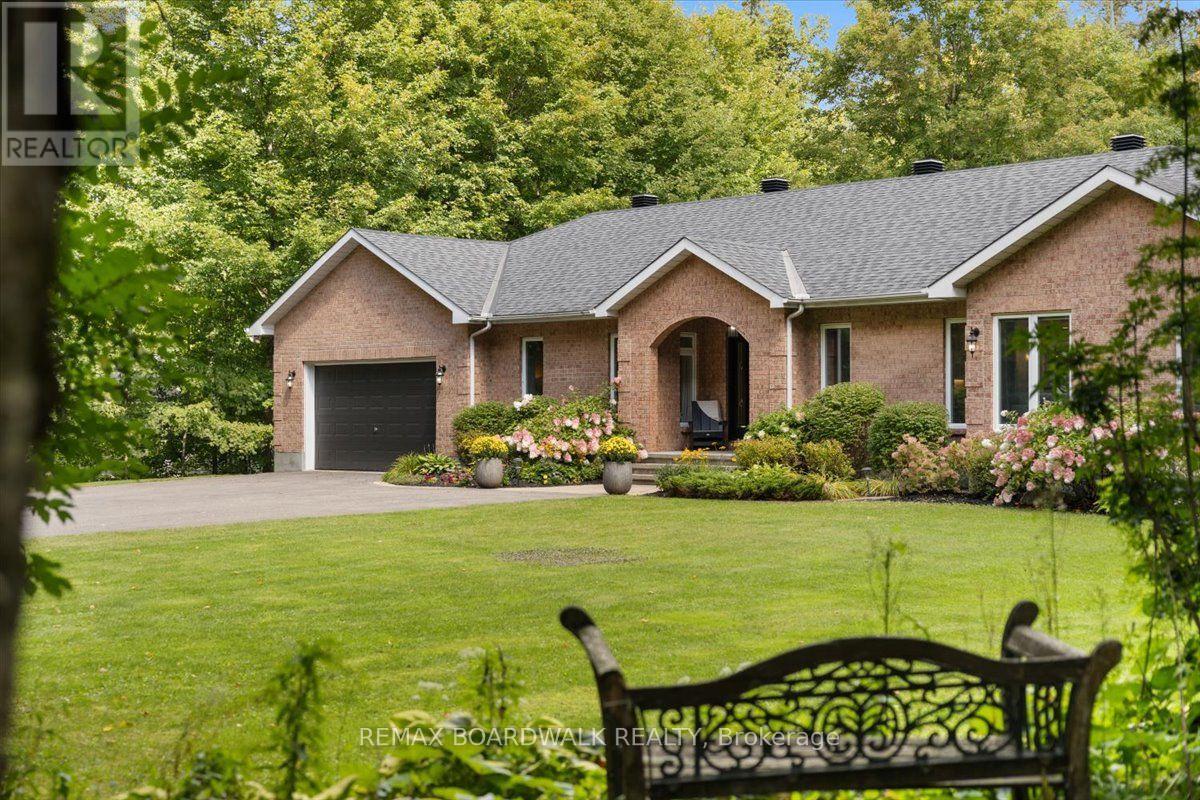 1424 Sherruby Way, Ottawa, Ontario  K2W 1B1 - Photo 3 - X14112066