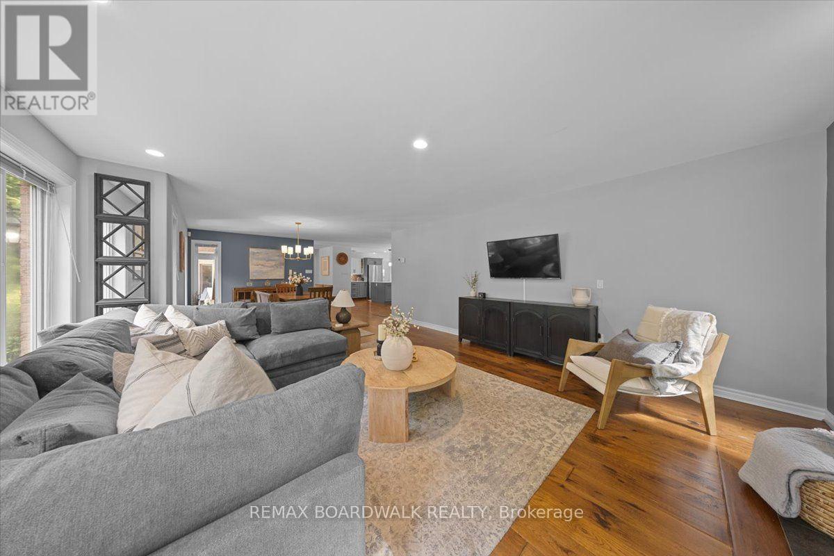 1424 Sherruby Way, Ottawa, Ontario  K2W 1B1 - Photo 9 - X14112066