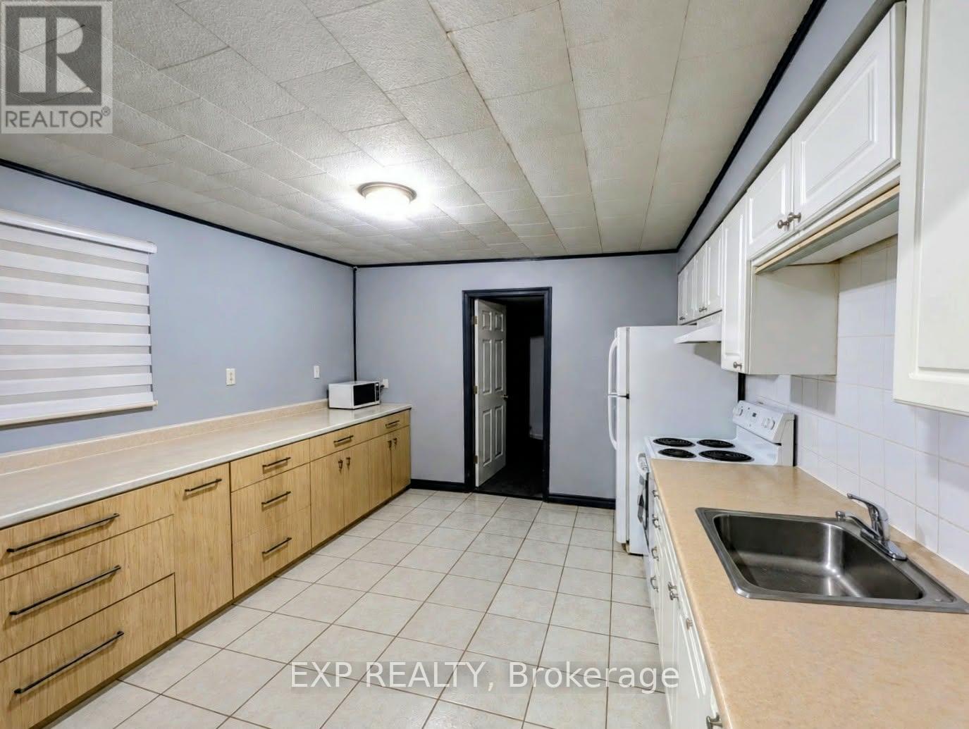 221 Henrietta Street N, Fort Erie, Ontario  L2A 2K6 - Photo 3 - X14111962