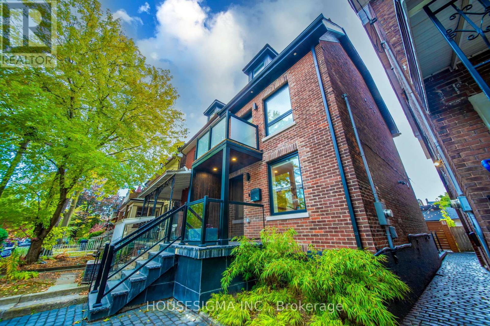 274 Roxton Road, Toronto, Ontario  M6G 3P9 - Photo 3 - C14111952