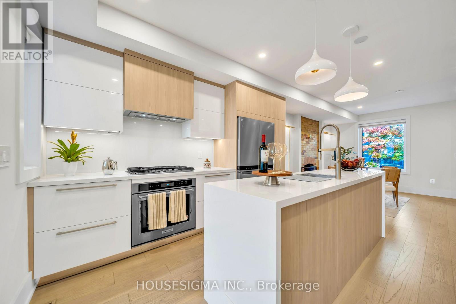 274 Roxton Road, Toronto, Ontario  M6G 3P9 - Photo 8 - C14111952