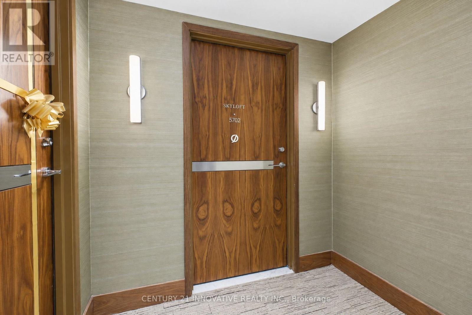 5702 - 1 Concord Cityplace Way, Toronto, Ontario  M5V 0X3 - Photo 4 - C14112038