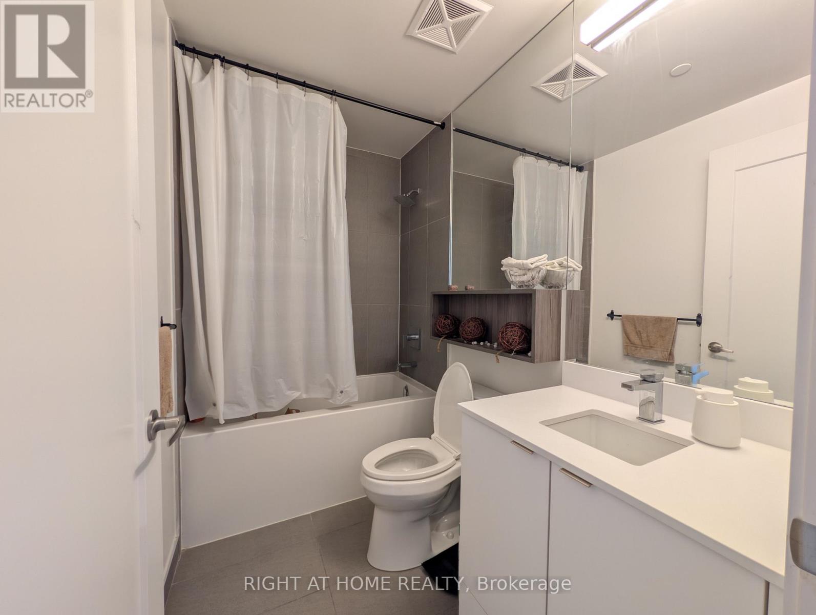 1721 - 60 Princess Street, Toronto, Ontario  M5A 2C7 - Photo 29 - C14112112