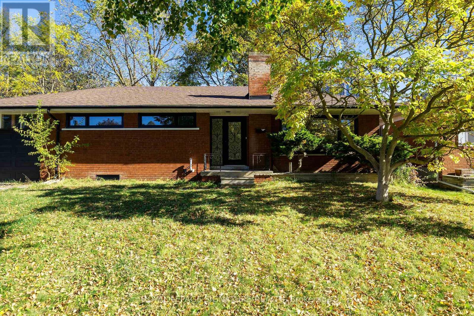120 EARLTON ROAD, Toronto, Ontario