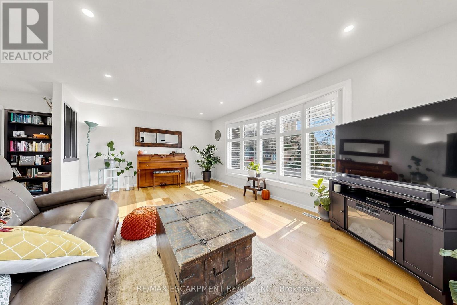 341 Lynnwood Drive, Oakville, Ontario  L6H 1M7 - Photo 6 - W14111866