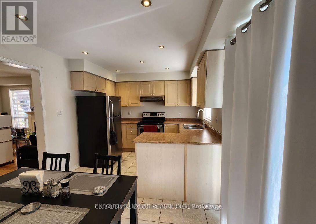 6256 Avonhurst Drive N, Mississauga, Ontario  L5N 7V2 - Photo 11 - W14111870