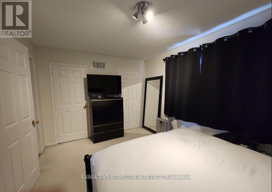 6256 Avonhurst Drive N, Mississauga, Ontario  L5N 7V2 - Photo 23 - W14111870